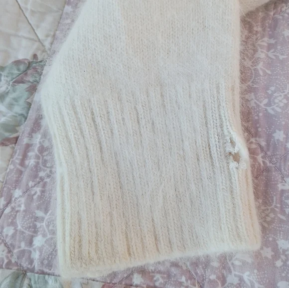 Venesha Vintage 80% Angora Rabbit Hair Fur Fuzzy Turtleneck Sweater Large 🎁🐇✨ - Picture 15 of 16
